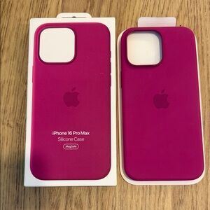 Apple iPhone 16 Pro Max Silicone Case - Fuchsia